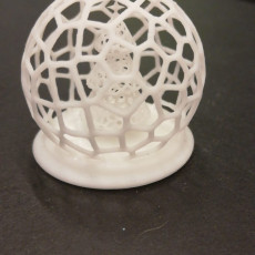 Picture of print of Voronoi Christmas Tree Globe