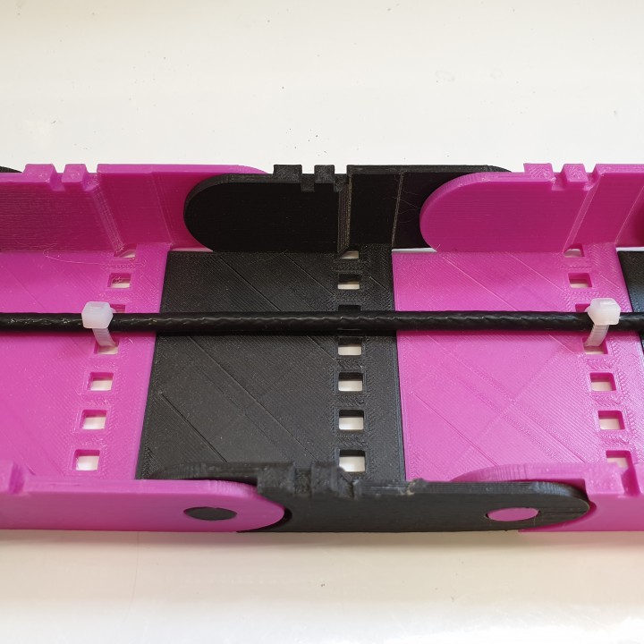 3D Printable Cable Chain / Drag Chain by Brodie Fairhall 3D Printable Cable Chain / Drag Chain by Brodie Fairhall