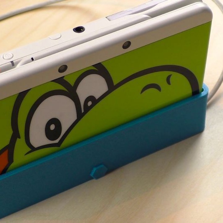 Charging dock for Nintendo New 3DS image