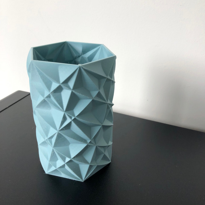 Complex vase image