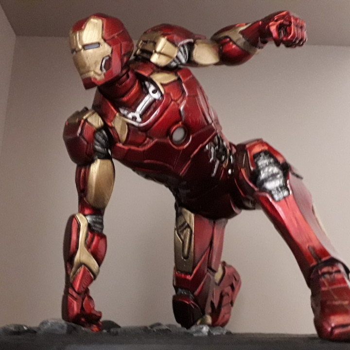 Iron Man MK43 - Super Hero Landing Pose - with lights - MINIMAL SUPPORTS EDITION image