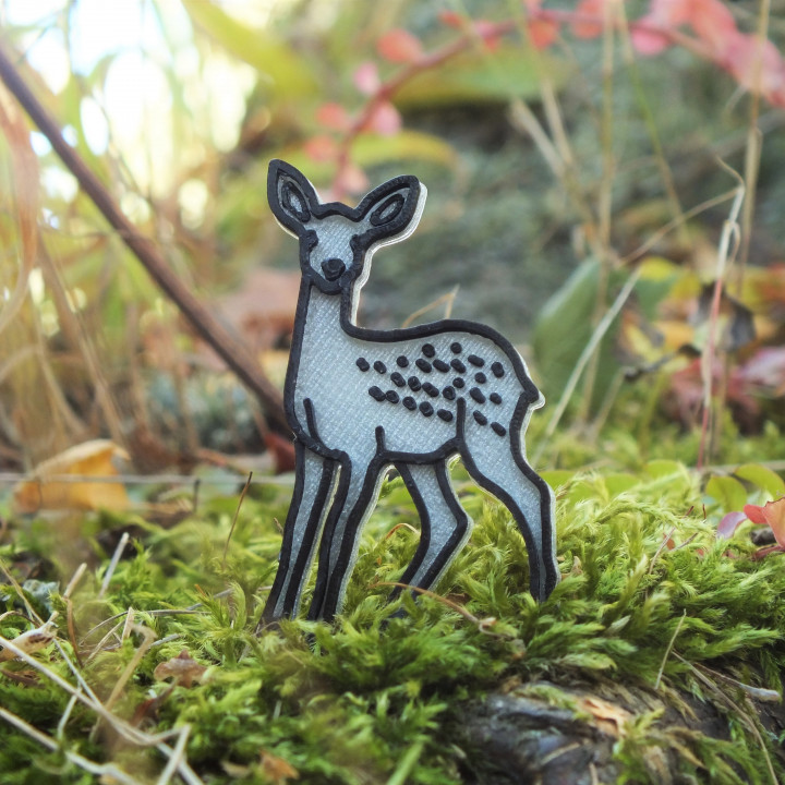 Small deer brooch image