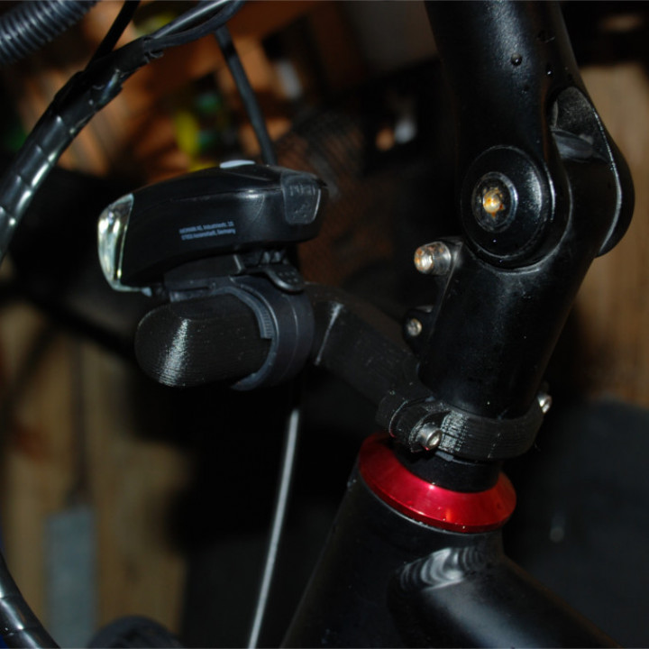 Extension of the handlebar on the bicycle image