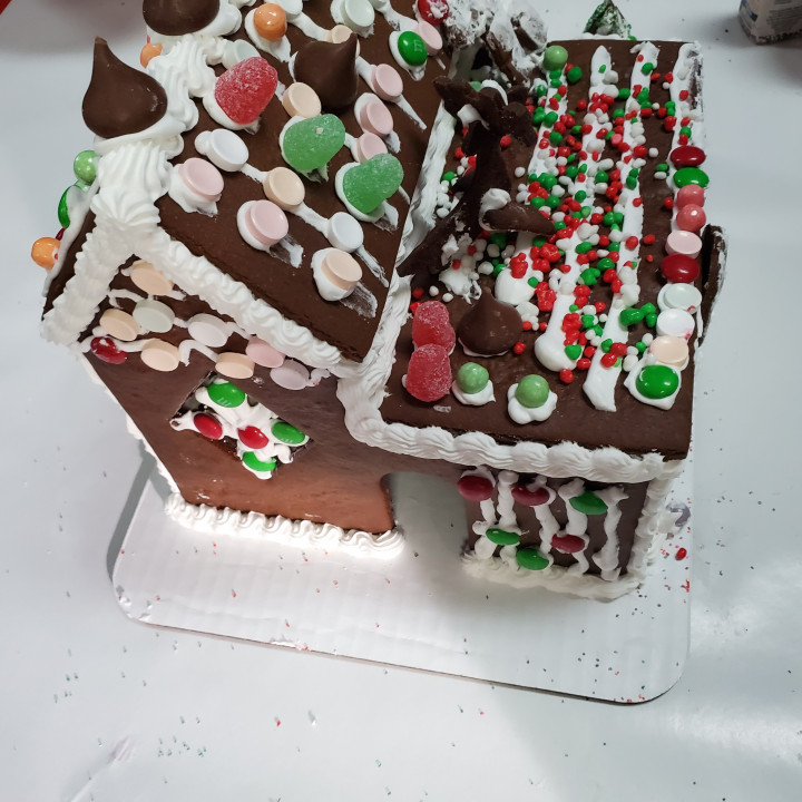 2019 Gingerbread house cutter image