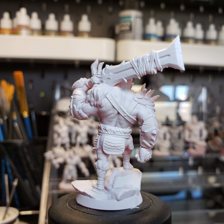 Goliath Barbarian Type B (With Hair) w/ Modular Hands and 4 Weapons (Presupported) image