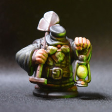 Picture of print of Dwarven Gravedigger Miniature - pre-supported