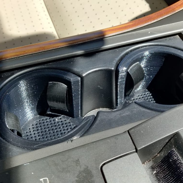 Range Rover Sport / Discovery 3 Console Cup Holders image