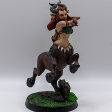 PRE-SUPPORTED  Centaur of Daggers - 32mm - DnD